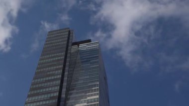 Ofis inşa eden gökdelen zaman atlaması