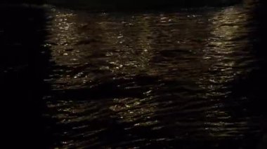 Gecenin Gizemli Dalgaları