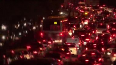 Yoğun gece trafiğinde statik zaman atlaması. Trafik sıkışıkken şehir trafiği