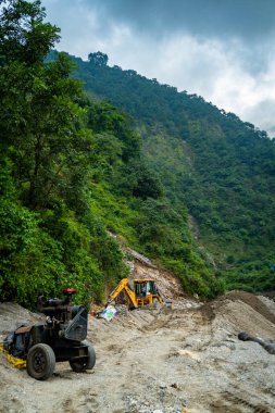 September20th2025 Dehradun Uttarakhand, India. Heavy machinery clears landslide debris in monsoon-hit Rajpur, Dehradun, Uttarakhand Himalayas