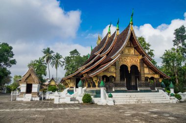WAT Xieng tanga, Budist tapınağı, Luang Prabang, Laos en önemli Budist tapınağı. Bu kasaba 1995 yılında Unesco Dünya Miras Alanı listelenmiştir