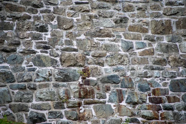 Grand mur de pierre victorienne coloré extérieur. — Photo