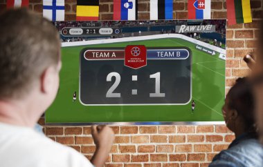 Bir futbol maçı izlerken arkadaşlar