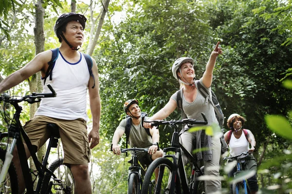 Grupo Amigos Fora Bicicleta Juntos — Fotografia de Stock