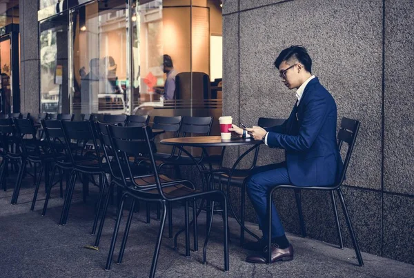 Asiatique Homme Affaires Assis Dans Rue Café Table — Photo