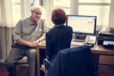 Yaşlı bir hasta hastanede