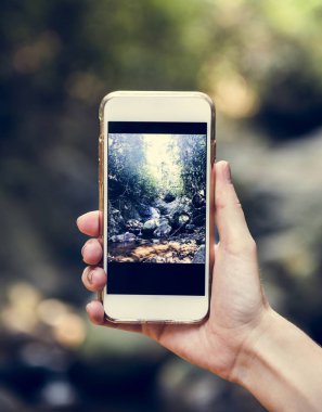 elinde cep telefonu kapatın