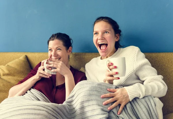 Madre Hija Tiempo Sofá — Foto de Stock