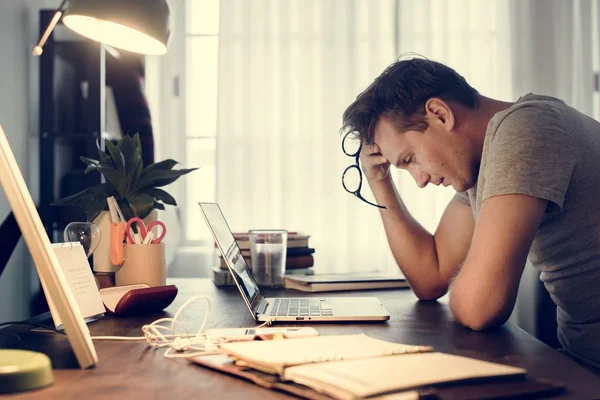 Man Stressed While Working Laptop — Stock Photo, Image