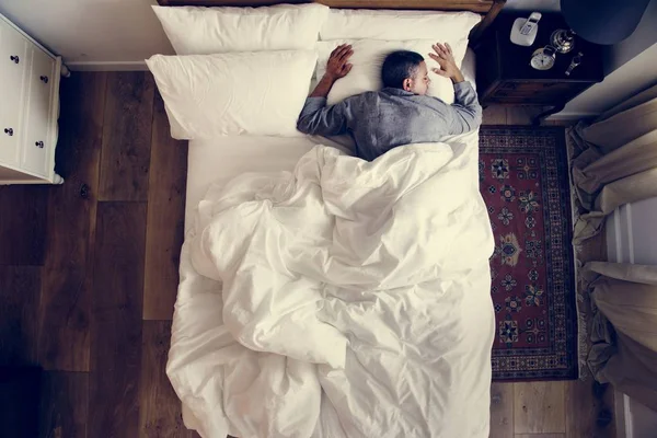Francia Ember Ágyon Egyedül Aludni — Stock Fotó