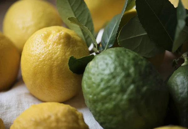 Limones Frescos Limas Fotografía Alimentos —  Fotos de Stock