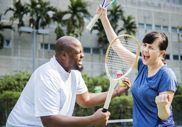 Casal Jogando Tênis Como Uma Equipe — Fotografia de Stock