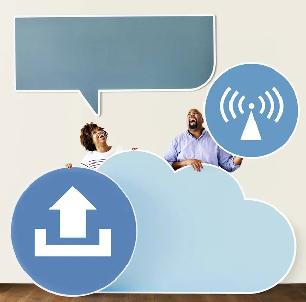 Gente Feliz Con Iconos Nube Tecnología —  Fotos de Stock