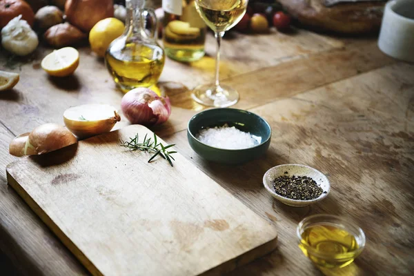 Snijplank Groenten Een Houten Tafel — Stockfoto