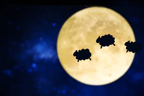 Compter Silhouette Des Moutons Sur Une Pleine Lune — Photo