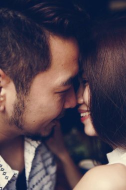 Samimi romantik tatlı Asya çift