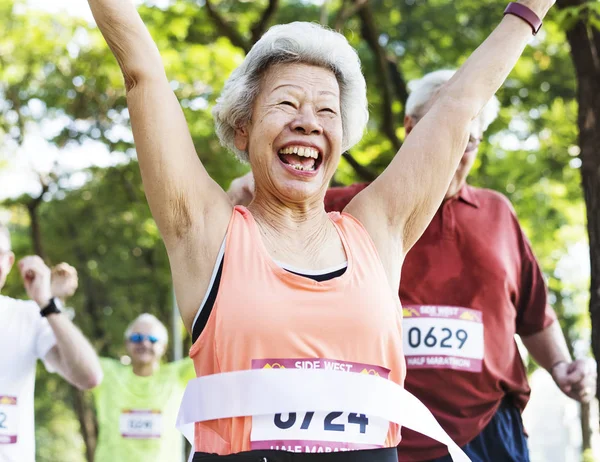 Glückliche Asiatische Frau Ziel — Stockfoto