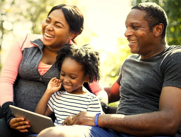 Afrikanska Familj Att Bra Tid — Stockfoto