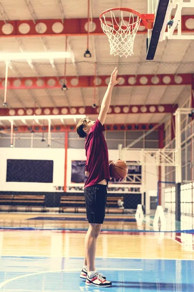 Caucásico Adolescente Gol Baloncesto Objetivo Concepto — Foto de Stock