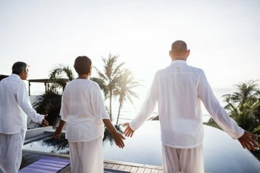 üst düzey insanlar Yoga uygulamak