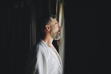 Bornozlu neşeli adam