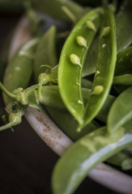 Yeşil bezelyeleri kapat.