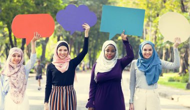 İslam kadın konuşma balonları holding grubu