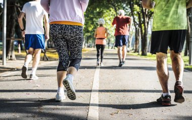 arkadan görünüşü üst düzey sporcular Parkı'nda koşu 