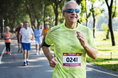 Üst düzey sporcular Parkı'nda çalışan insanlar