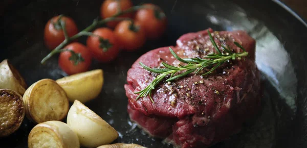 Bir Fileto Biftek Yemek Fotoğraf Tarifi Fikir Pişirme — Stok fotoğraf