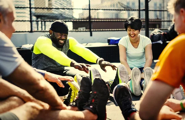 Les Gens Faisant Exercice Dans Une Salle Fitness — Photo