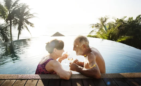 Una Pareja Luna Miel Disfrutando Del Verano — Foto de Stock