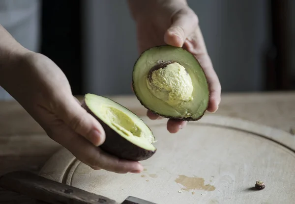 Organic Avocado Cut Halves Food Photography Recipe Idea — Stock Photo, Image