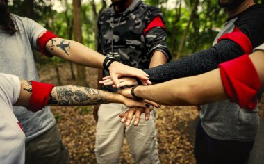 Grup eller istifleme yürüyüşçü