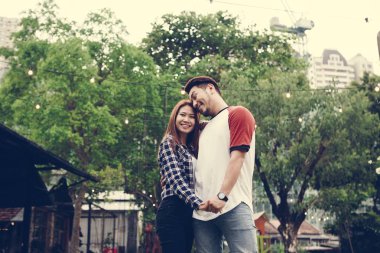 güzel çift birlikte iyi vakit geçiriyor