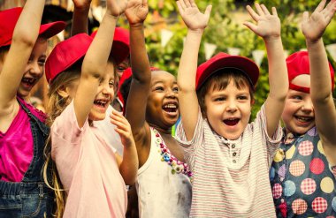 Eğleniyor farklı okul çocukları