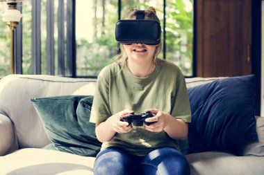 İnsanlar zevk sanal gerçeklik koruyucu gözlük