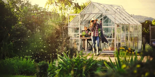 kadın telefonu arka bahçesinde kırsal söz 