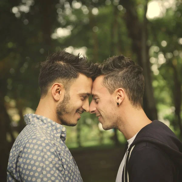 Söt Gay Par Kärlek — Stockfoto