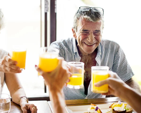 Senior Homem Tomando Café Manhã — Fotografia de Stock