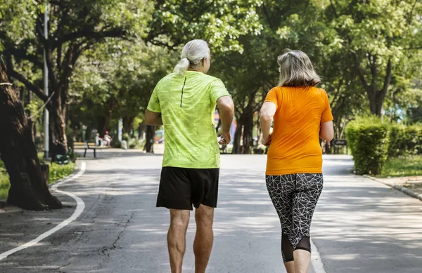 Achteraanzicht Van Senior Paar Uitgevoerd Samen Race — Stockfoto