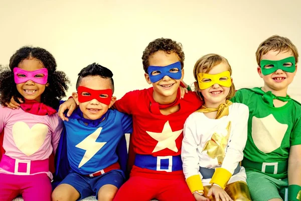 Adorabili Bambini Costumi Supereroe — Foto Stock