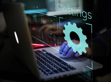 kısmi görünümünü el üstünde laptop değmek, ultraviyole neon metin: ayarları