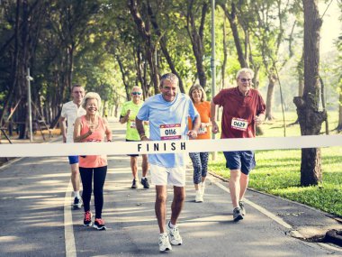 Üst düzey sporcular Parkı'nda bir bitiş çizgisine koşu 
