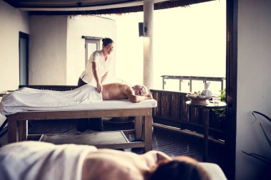 Bir Spa'da masaj masaj terapisti