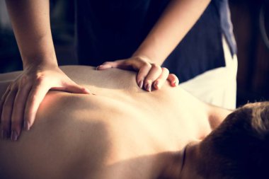 Adam bir kaplıca tedavisi rahatlatıcı