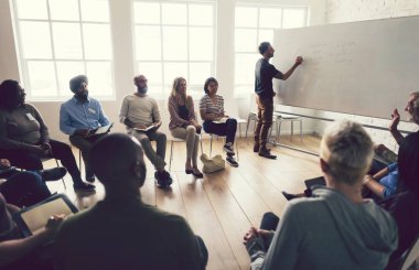 Adam bir seminerde sunulması