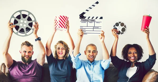 Des Amis Prêts Pour Une Soirée Cinéma — Photo