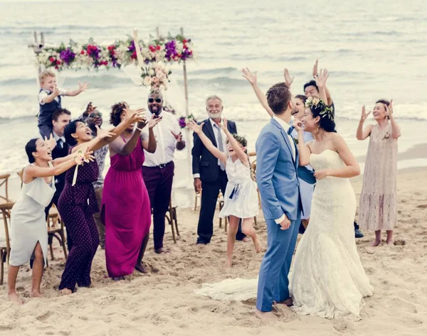Bruid Gooien Het Boeket Bruiloft — Stockfoto