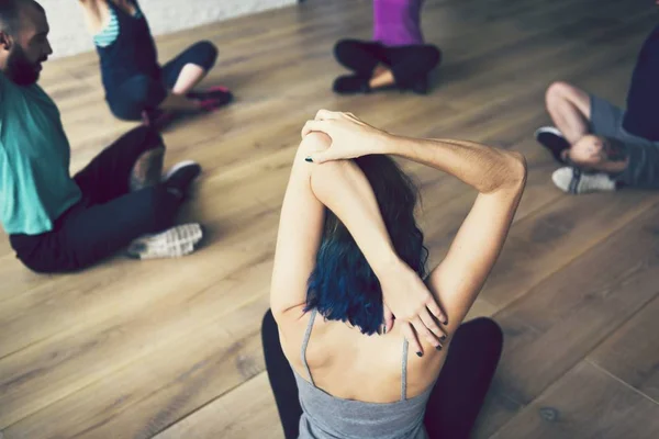 Yoga Yapan Bir Grup Insan — Stok fotoğraf